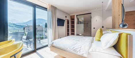 1 bedroom, iron/ironing board, travel crib, WiFi