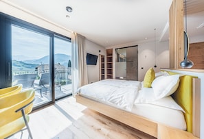 1 bedroom, in-room safe, iron/ironing board, travel cot