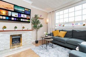 TV - Open Mind Property - Hottub, Sleeps10 & Parking (Waterlooville)