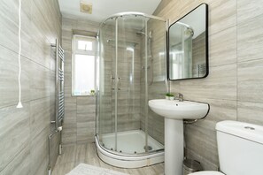 Hair dryer, towels - Open Mind Property - Hottub, Sleeps10 & Parking (Waterlooville)