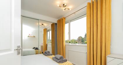 Open Mind Property - Hottub, Sleeps10 & Parking