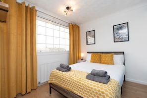 4 bedrooms, iron/ironing board, free WiFi, bed sheets