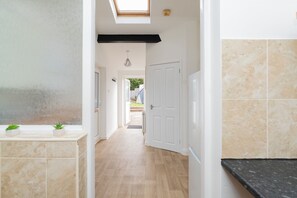 Interior - Open Mind Property - Hottub, Sleeps10 & Parking (Waterlooville)