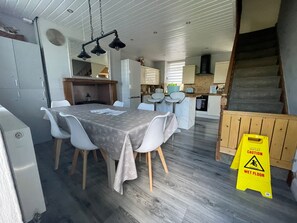 Dining - Zip12 Cottage Nr Zip World and Snowdon Yr Wyddfa (Blaenau Ffestiniog)