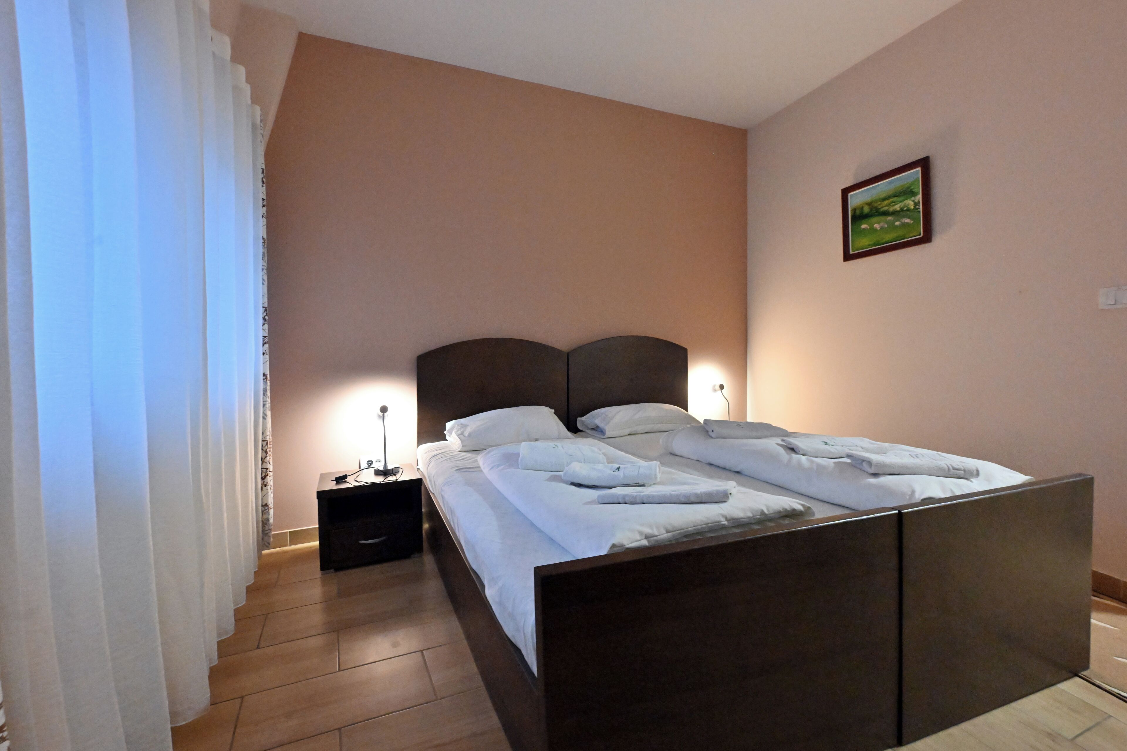 Kamar Double atau Twin Klasik, pemandangan kota | Minibar, setrika/meja setrika, dan tempat tidur bayi (biaya tambahan)