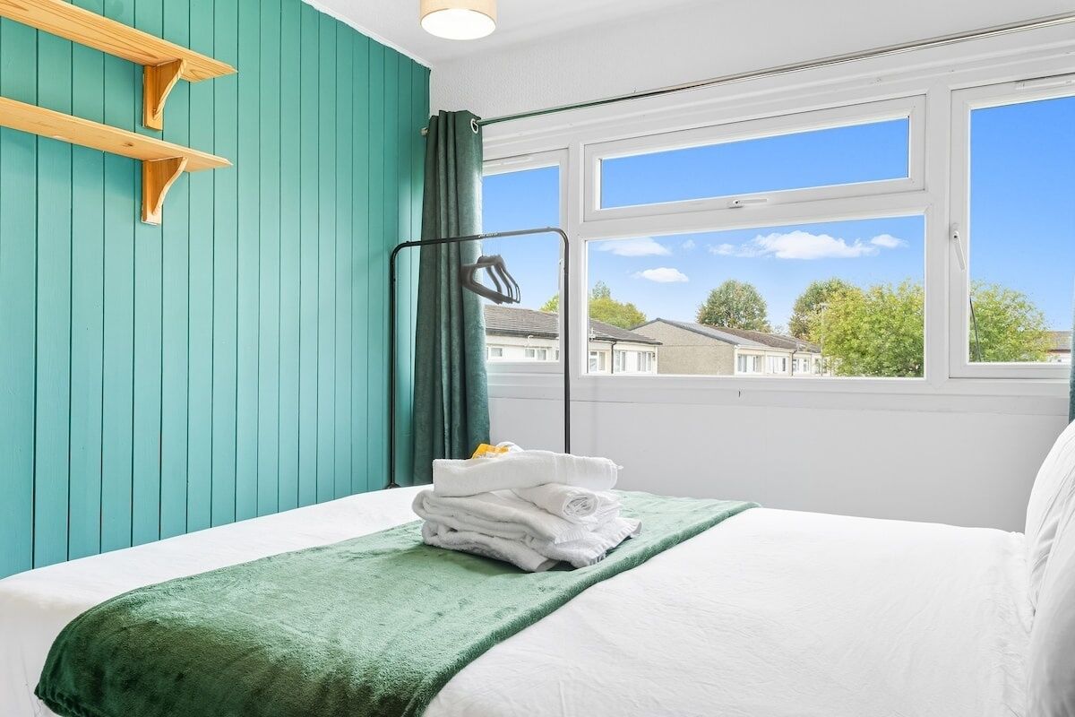 3 bedrooms, iron/ironing board, Internet, bed sheets