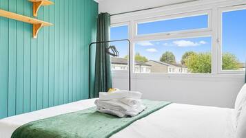 3 bedrooms, iron/ironing board, Internet, bed sheets