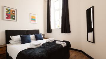 2 bedrooms, iron/ironing board, Internet, bed sheets