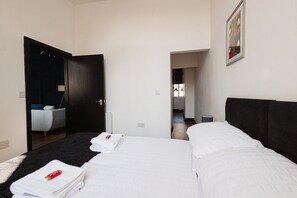 2 bedrooms, iron/ironing board, Internet, bed sheets