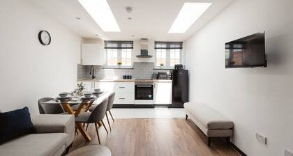 2Bed Executive Pad by Traboule Properties LTD