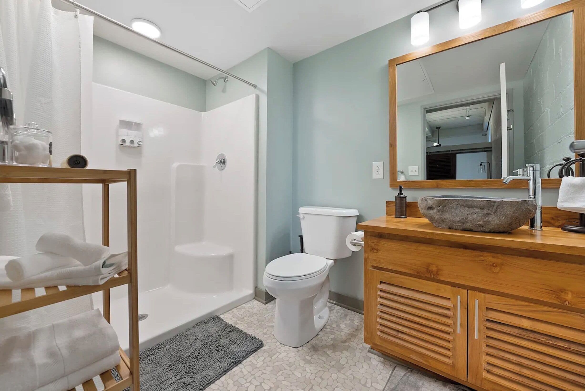 提供毛巾、番梘、廁紙