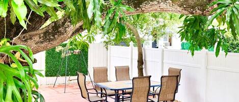 تناول الطعام بالخارج