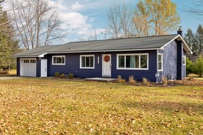 Exterior - Sleeping Bear - Empire Retreat near Lake Michigan (Empire)