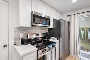 Four Ă micro-ondes, un four, surface de cuisson, lave-vaisselle