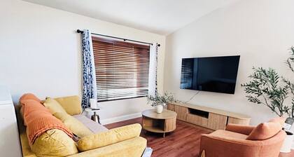 Entire Bright & Cozy Home Midterm