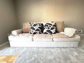 Living area - Entire Bright & Cozy Home Midterm (Kentwood)