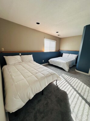 3 bedrooms, iron/ironing board, WiFi, bed sheets