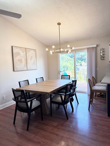 Entire Bright & Cozy Home Midterm