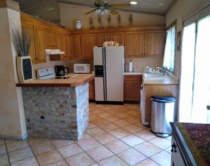 Private kitchen - Charming Cottage in Plantation (Plantation)