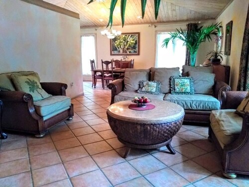 Charming Cottage in Plantation