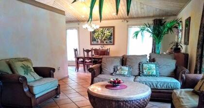 Charming Cottage in Plantation