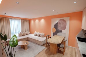 Deluxe Apartment | Living area - Agate Hotel Tirana (Tirana)