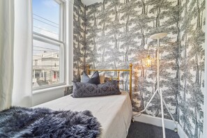 3 عدّة غرف نوم ومكواة/لوح كي وواي فاي مجانًا وملاءات أسرّة