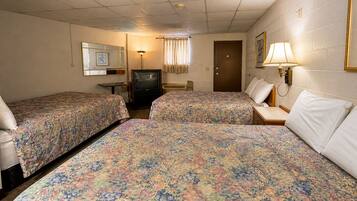 Room, Smoking (3 Full Beds)