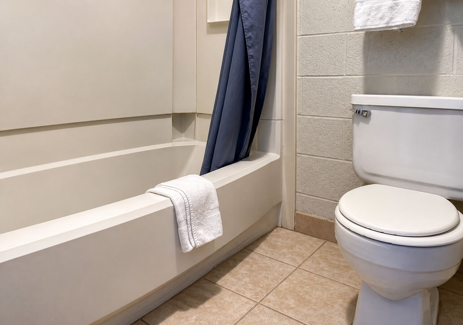 Gratis toiletartikelen, een haardroger, handdoeken