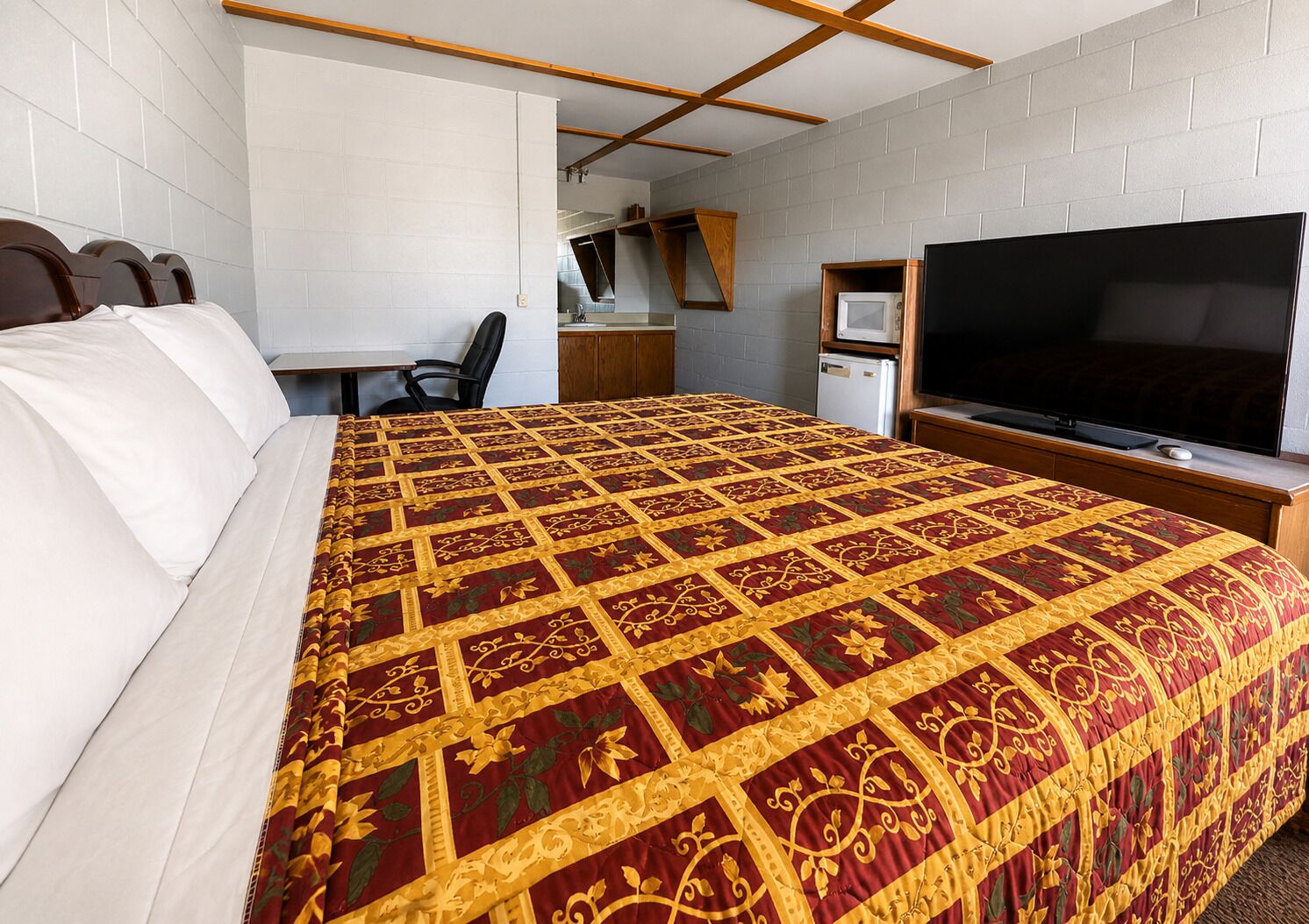 Desk, iron/ironing board, free WiFi, bed sheets