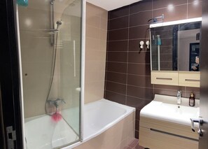 Handtücher, Seife, Toilettenpapier