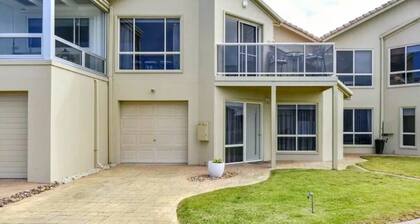 2 6 Germein Court, Panayil Beach House