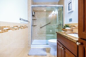 Shower, hair dryer, towels, soap - Family home with private heated pool and patio, near Anna Maria Island & IMG. (Bradenton)