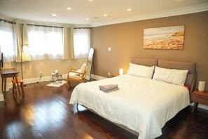 5 bedrooms, desk, free WiFi, bed sheets