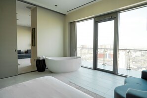 3 bedrooms, in-room safe, iron/ironing board, free WiFi