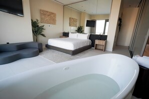 3 bedrooms, in-room safe, iron/ironing board, free WiFi