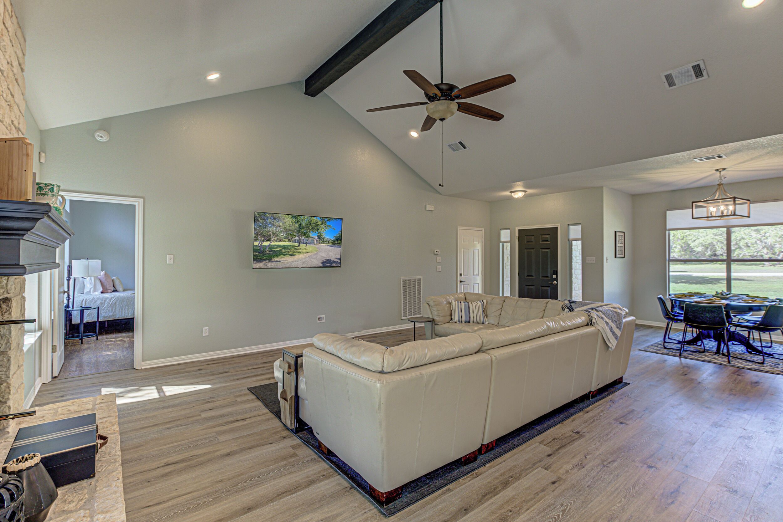 Télévision, cheminée