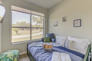 4 bedrooms, iron/ironing board, free WiFi, bed sheets - 4 BDRM Hill Country Home with Pool Near Wineries! (Austin)