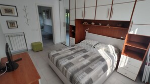 1 غرفة نوم ومكواة/لوح كي وواي فاي مجانًا وملاءات أسرّة