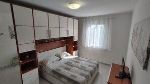 1 bedroom, iron/ironing board, free WiFi, bed sheets - Comfortable Apartment with Garden and WiFi (Marina di San Nicola)
