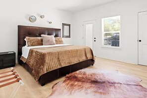 6 bedrooms, iron/ironing board, free WiFi, bed sheets