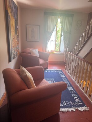 Deluxe Penthouse, Garden View | Living area