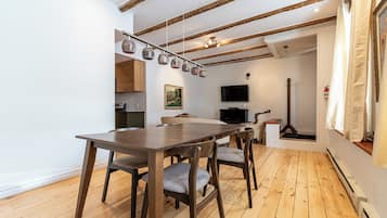 Deluxe Penthouse, Garden View | Living area