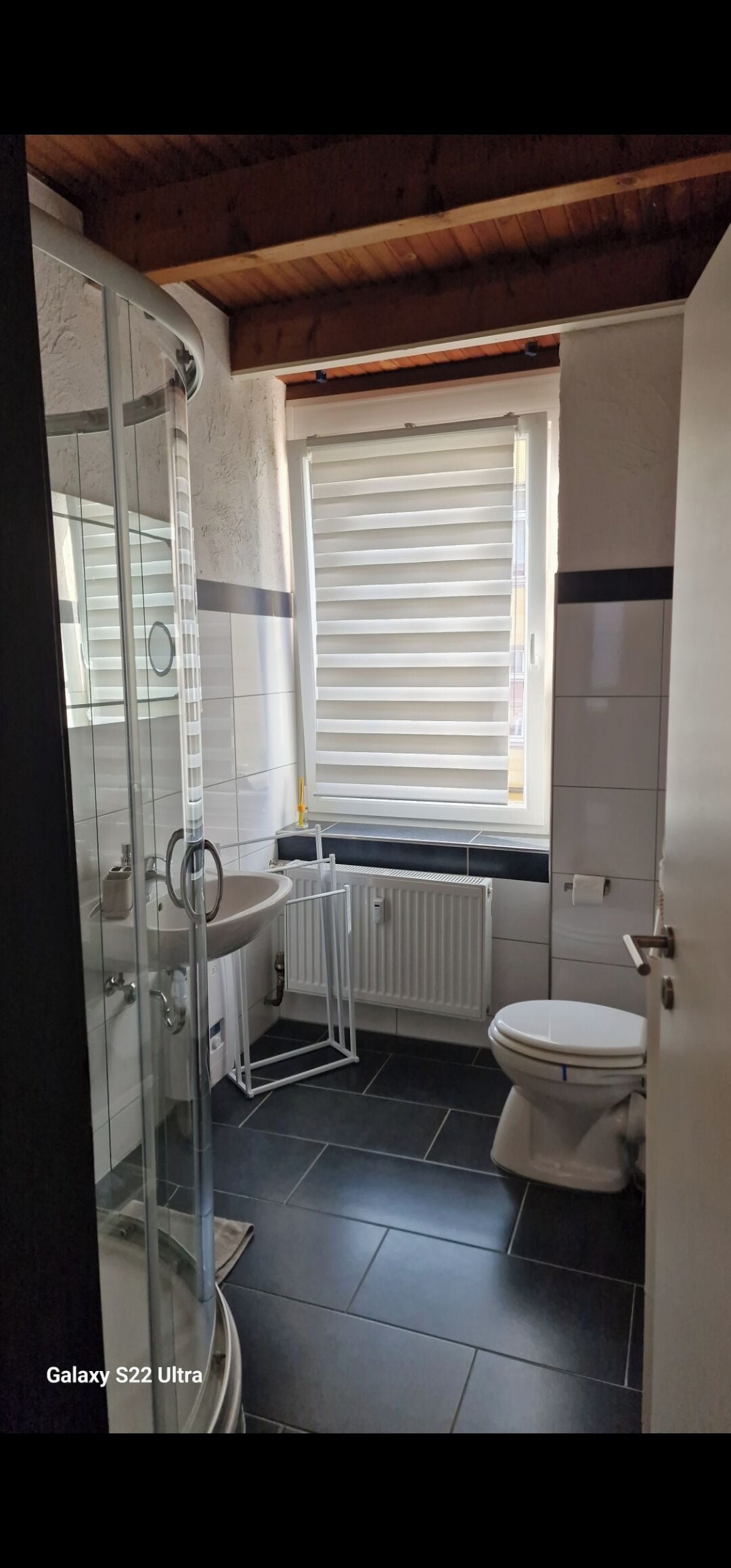 Dusche, Handtücher, Toilettenpapier