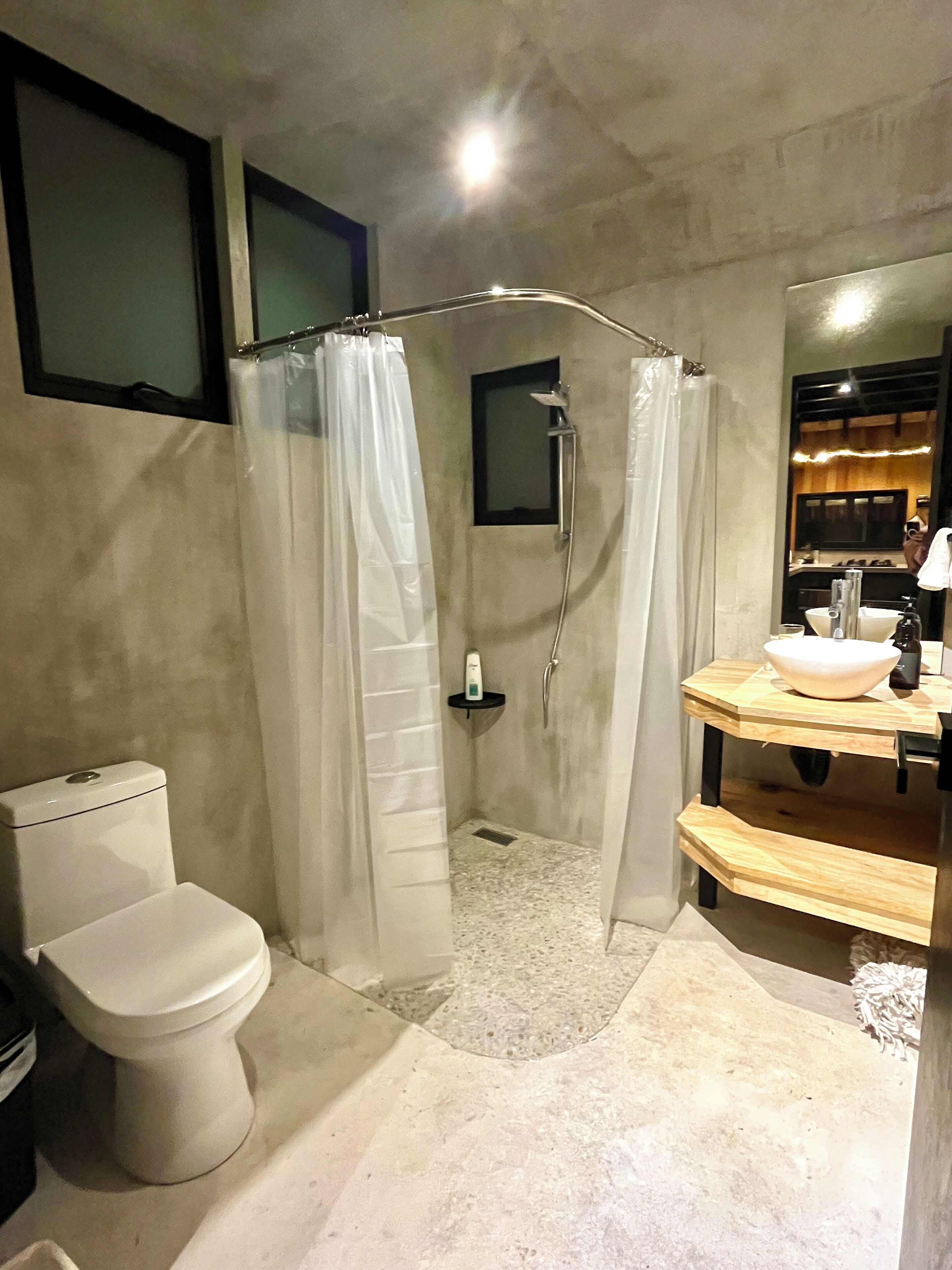 Hårtørrer, håndklæder, Sæbe, Toiletpapir
