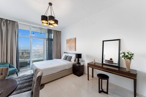 Studio Confort, balcon, vue ville | Coin séjour