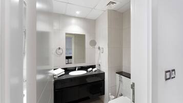 Studio Comfort, balkon, pemandangan kota | Kamar mandi