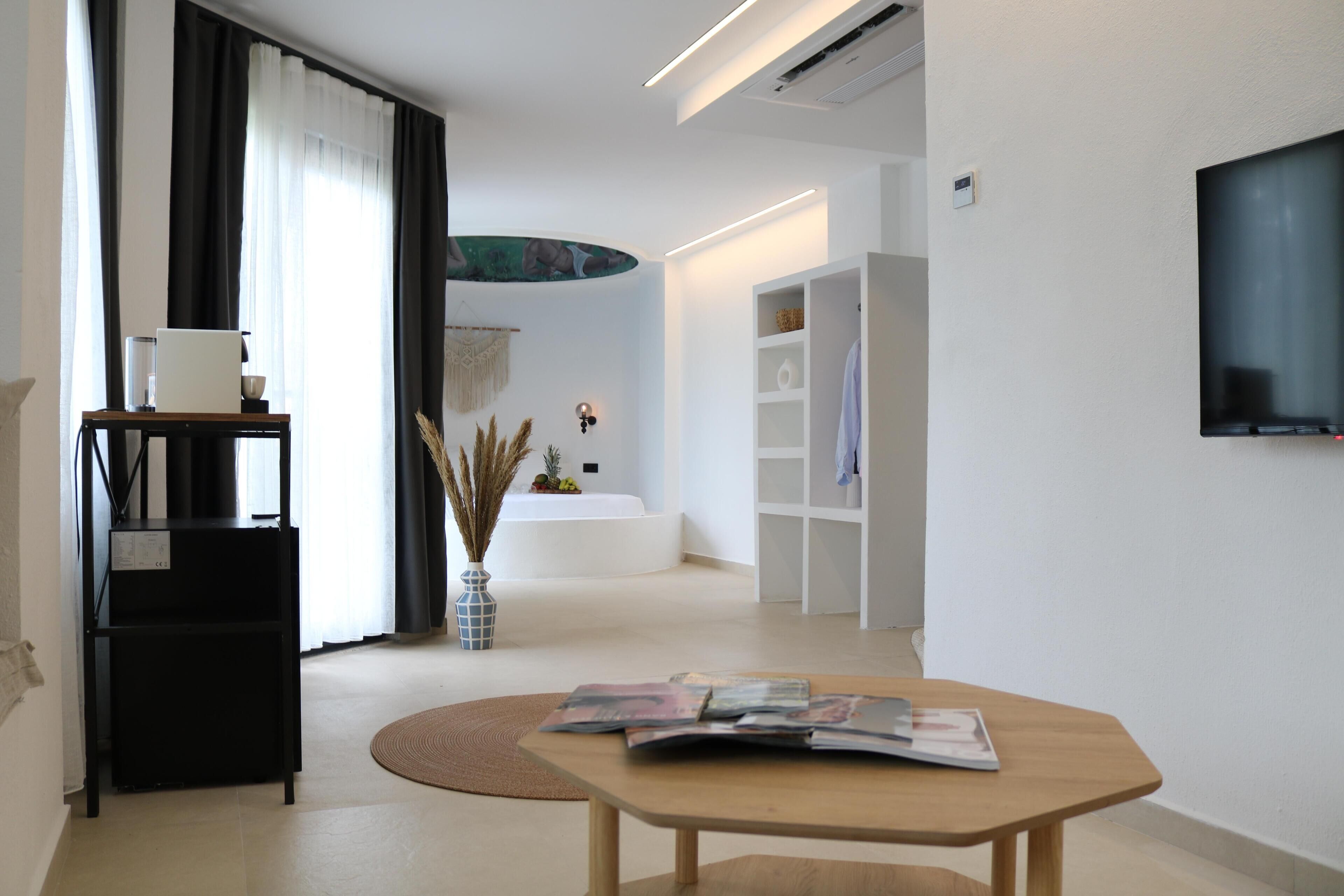 Suite, Balcony, River View | Iron/ironing board, free WiFi