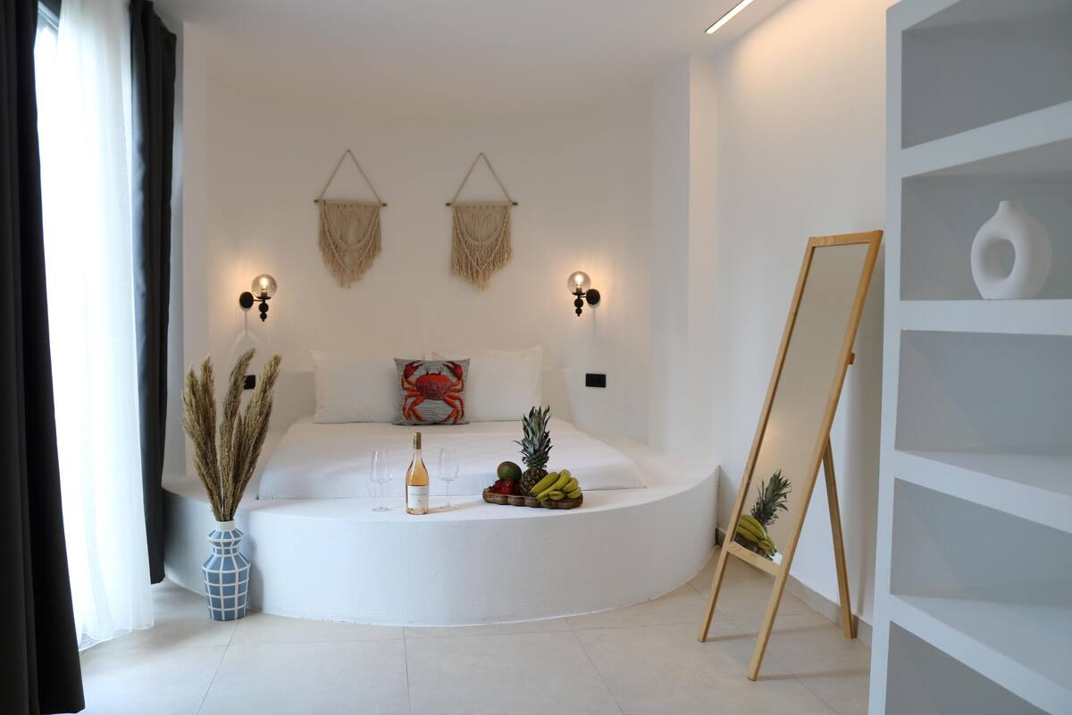 Suite, Garden View | Iron/ironing board (on request), WiFi (free)