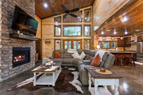 HotTub/FirePit/GameRm/Deck/ForestViews/3 King Beds